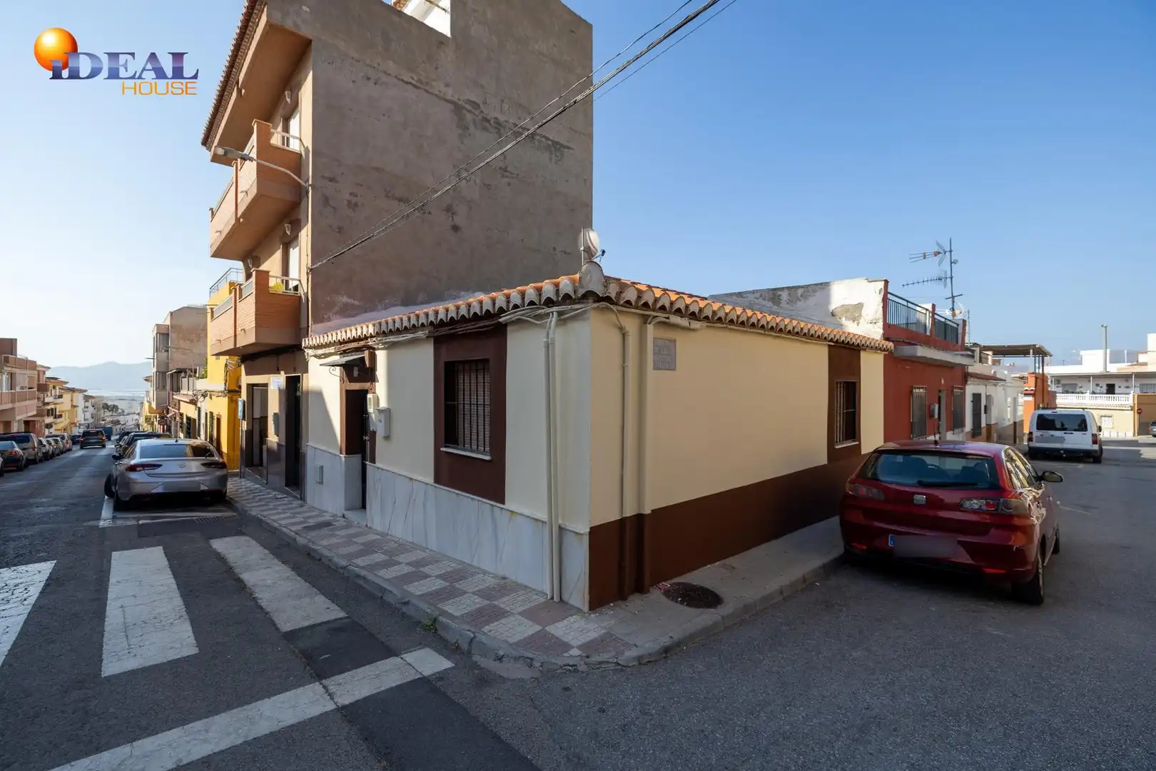 Vista exterior de Casa adosada en venda en Motril amb Aire condicionat