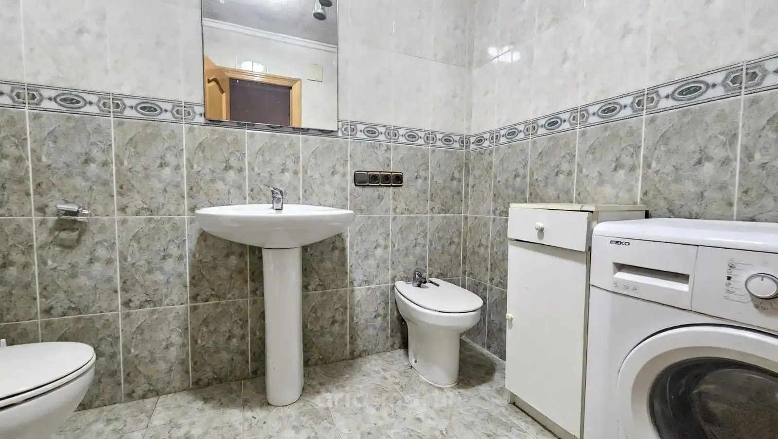 Baño de Piso de alquiler en Salamanca con Calefacción, Terraza y Amueblado
