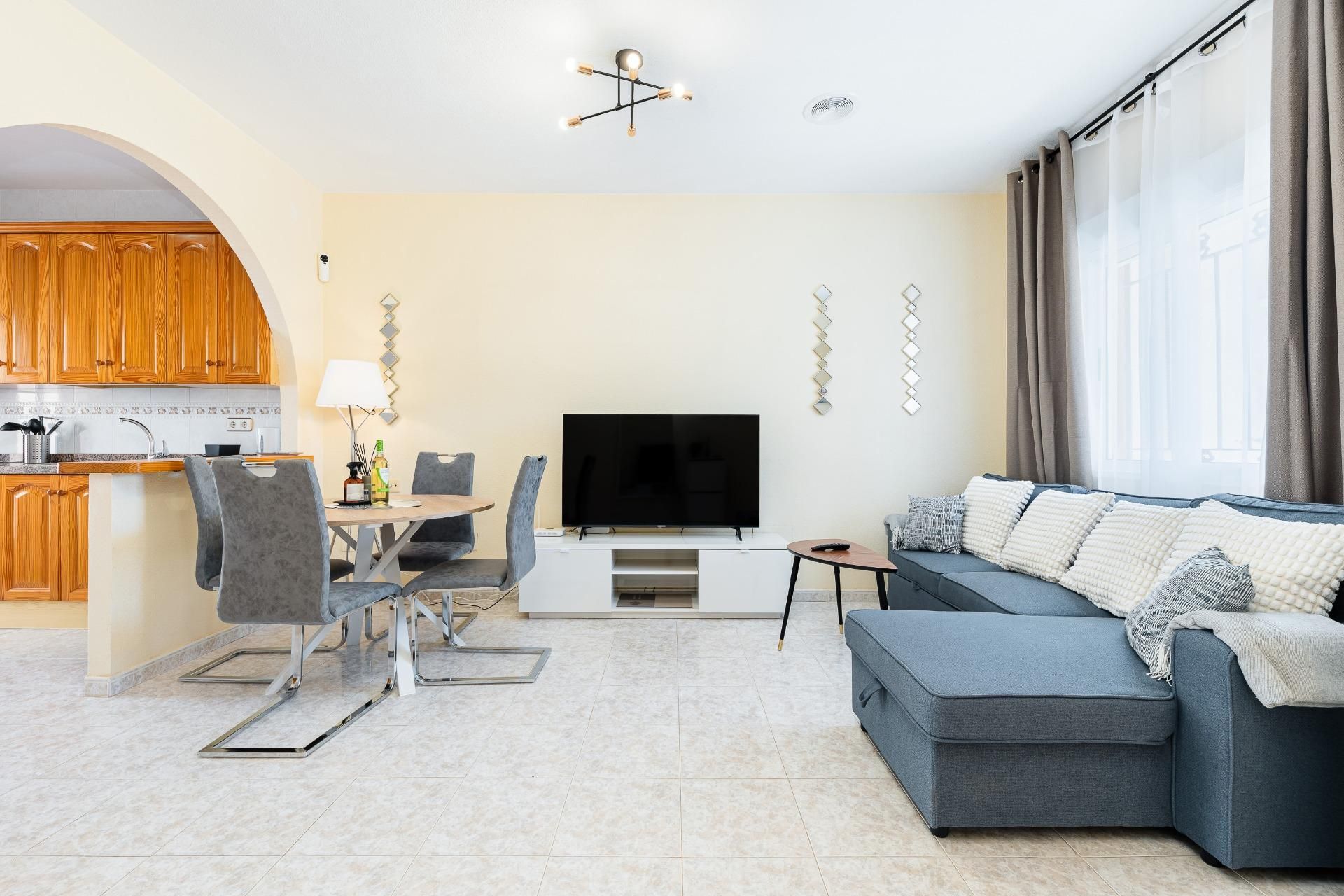 Wohnzimmer von Einfamilien-Reihenhaus miete in Orihuela mit Klimaanlage, Heizung und Terrasse