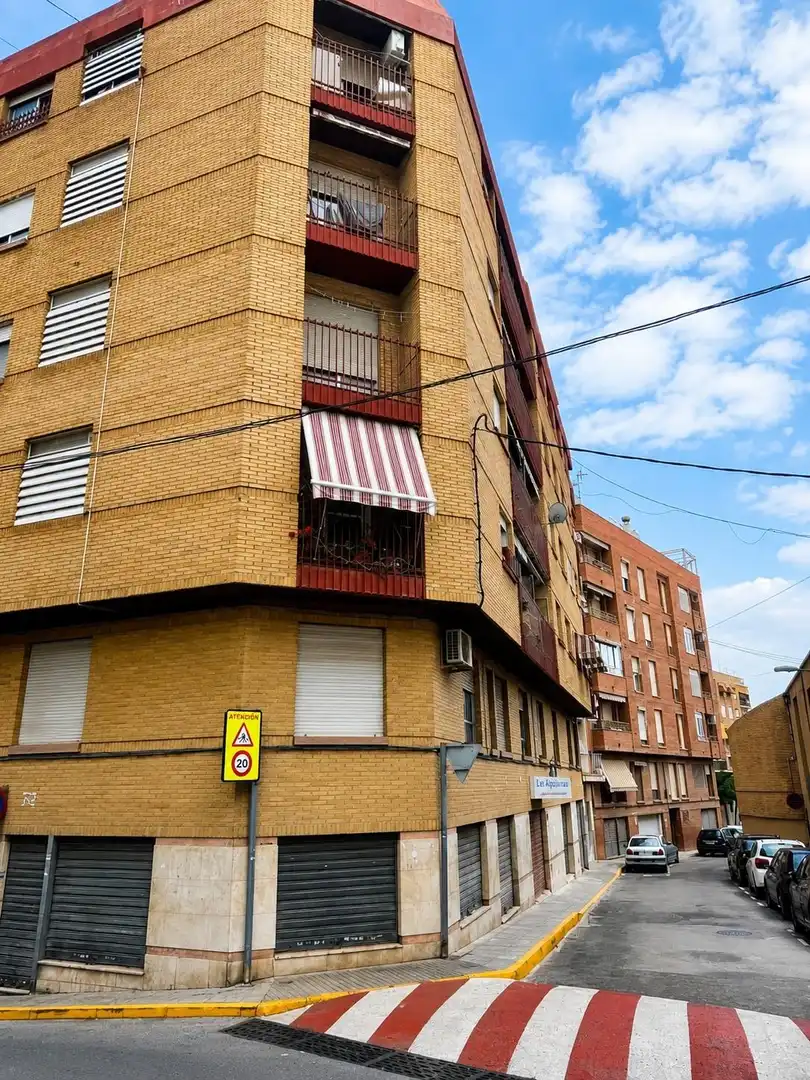 Vista exterior de Pis en venda en Crevillent amb Aire condicionat, Terrassa i Moblat