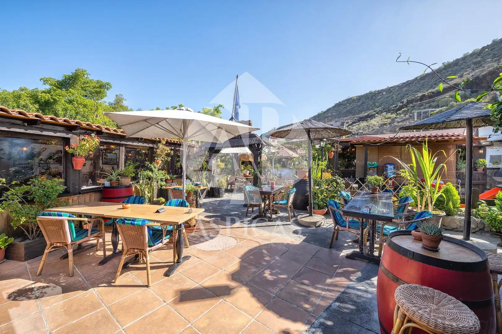Commercial properties for sale in Montaña - La Data