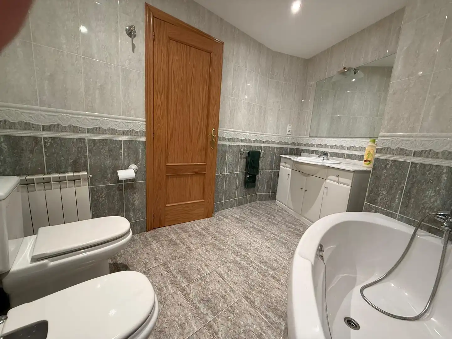 Badezimmer von Wohnung zum Verkauf in Alcolea de Cinca mit Klimaanlage, Heizung und Terrasse