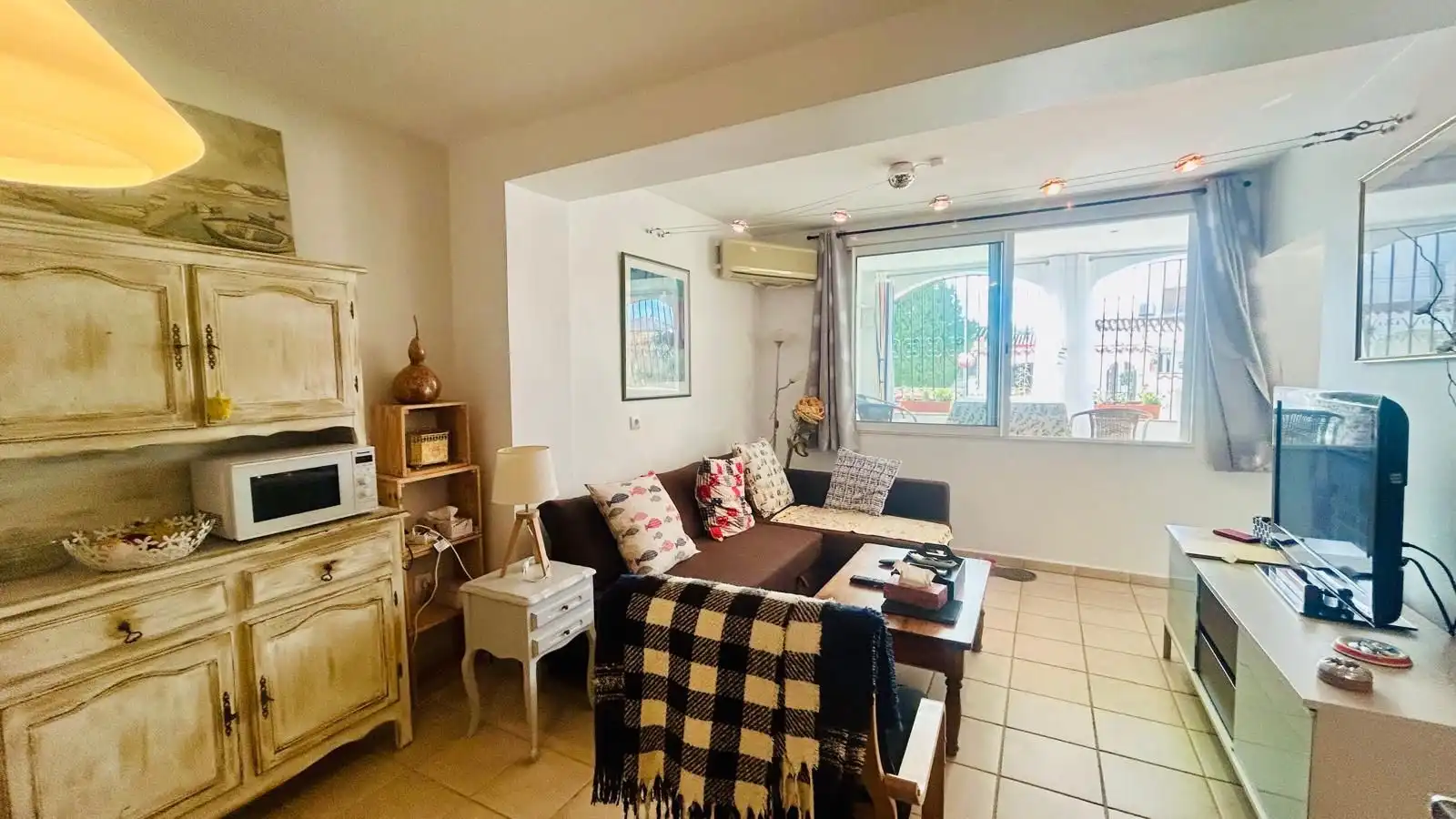Sala de estar de Apartamento en venta en Empuriabrava con Aire acondicionado, Terraza y Piscina comunitaria