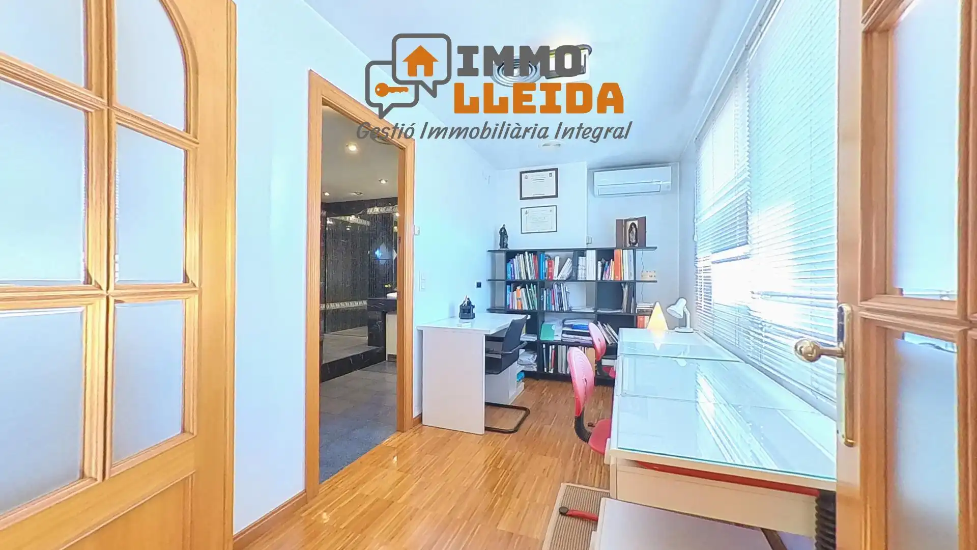 Vista exterior de Casa o xalet en venda en Tàrrega amb Calefacció, Terrassa i Moblat
