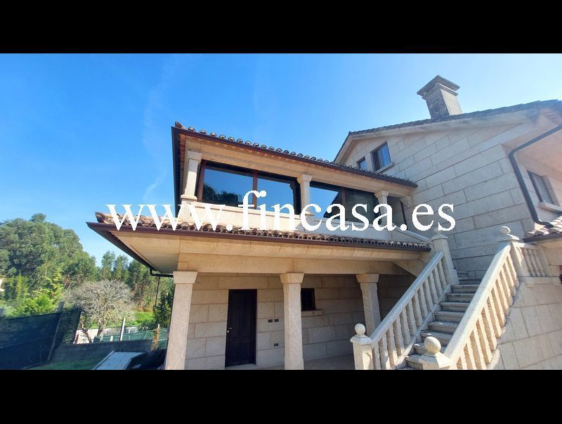 Vista exterior de Casa o xalet en venda en Tui amb Calefacció, Jardí privat i Parquet