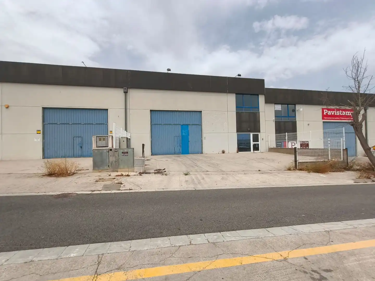 Vista exterior de Nau industrial de lloguer en Tortosa
