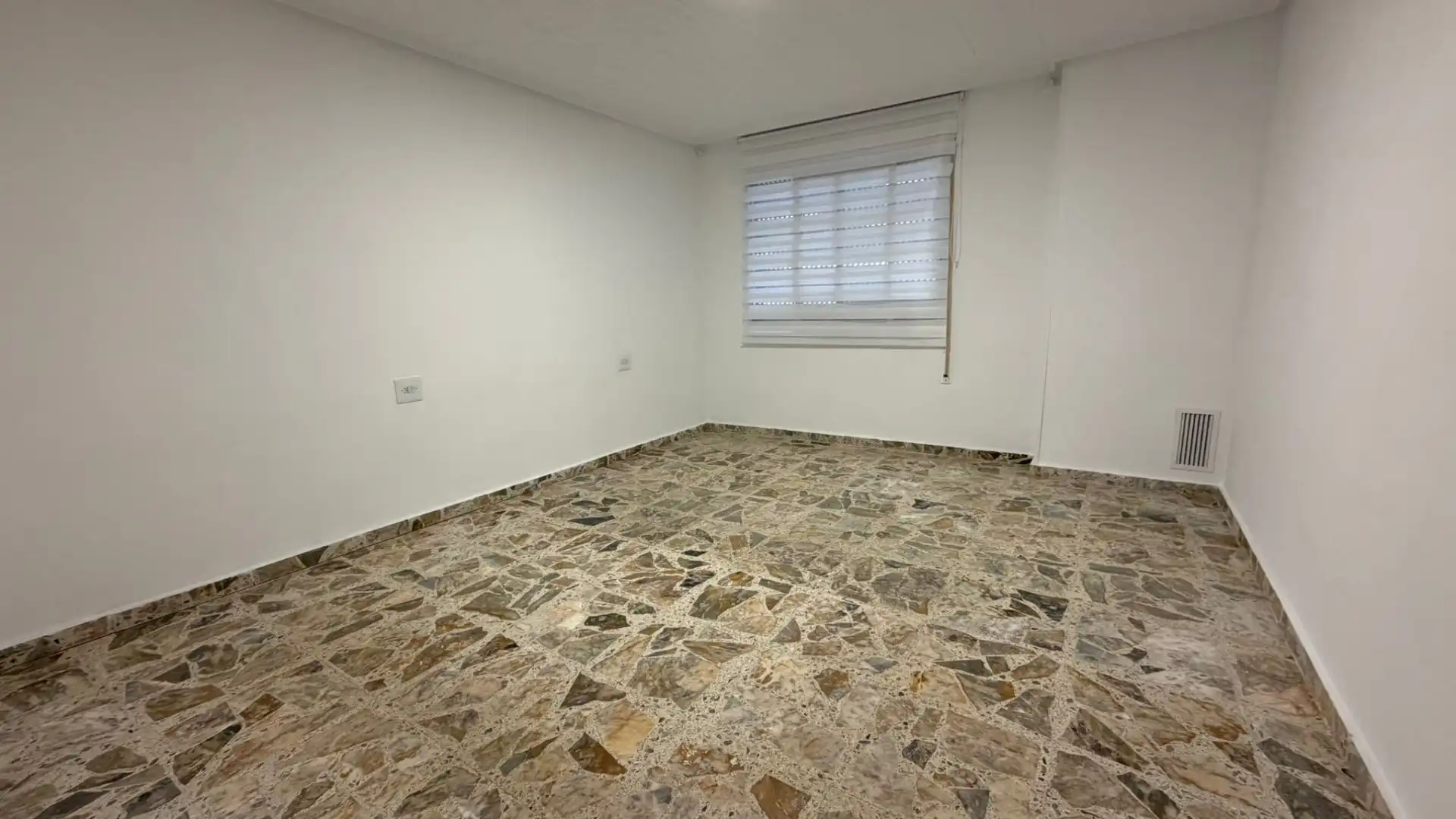 Casa adosada de lloguer en Alpartir amb Calefacció, Forn i Rentadora