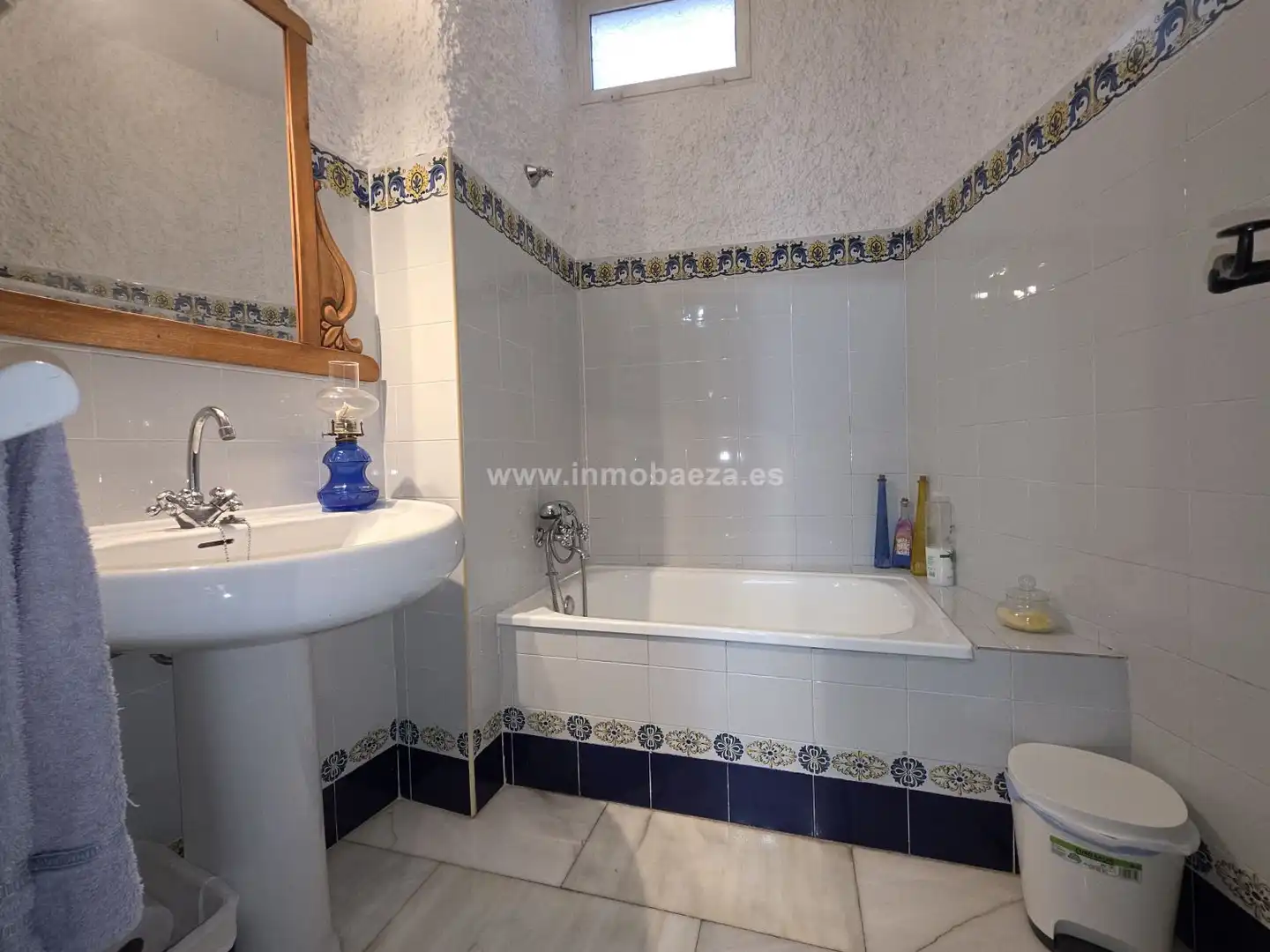 Bany de Casa o xalet en venda en Baeza amb Aire condicionat, Calefacció i Terrassa