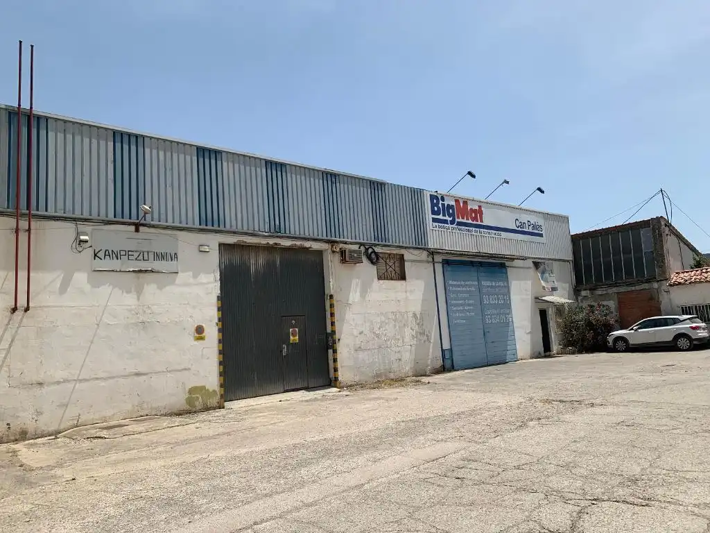 Industrial building for sale in Carrer de Mossèn Joan Orriols, imagen 2