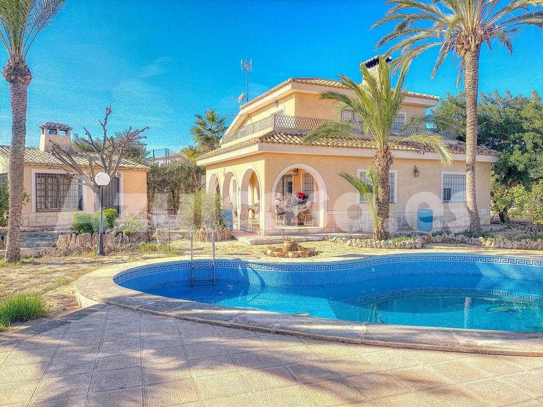 Exterior view of House or chalet for sale in San Vicente del Raspeig / Sant Vicent del Raspeig  with Air Conditioner, Heating and Private garden