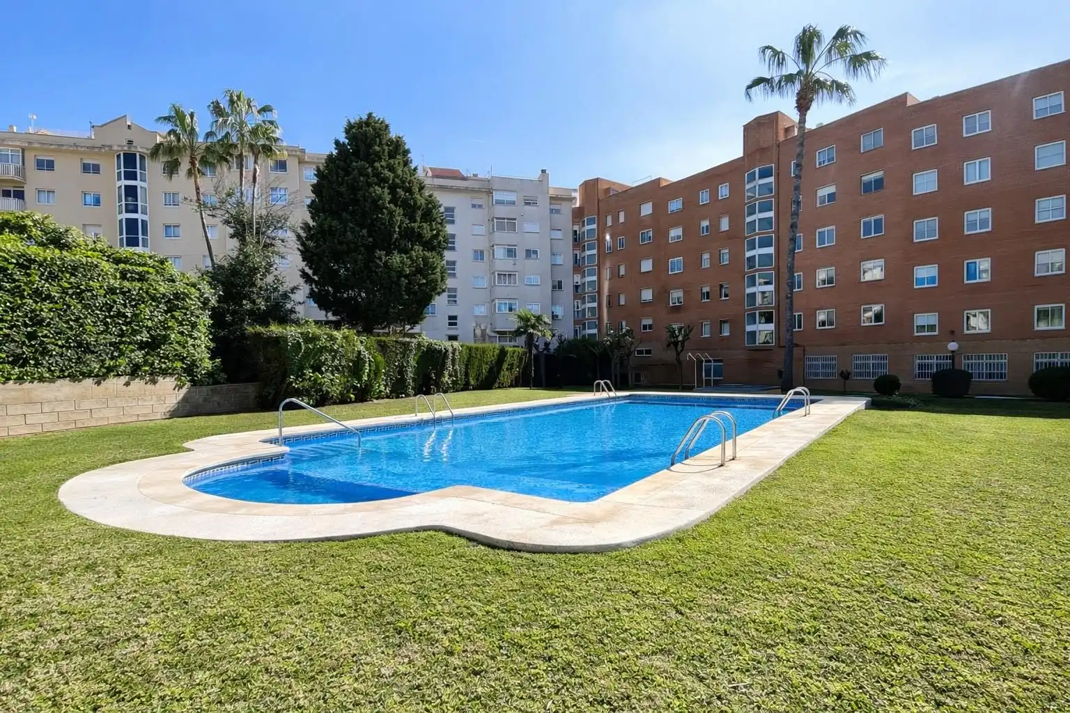 Swimming pool of Commercial properties for sale in Tarragona