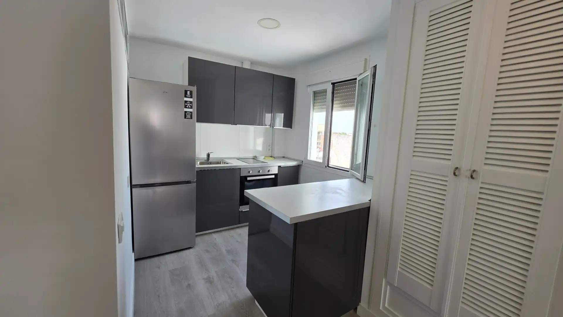 Kitchen of Flat for rent in El Puerto de Santa María  with Air Conditioner, Furnished and Oven