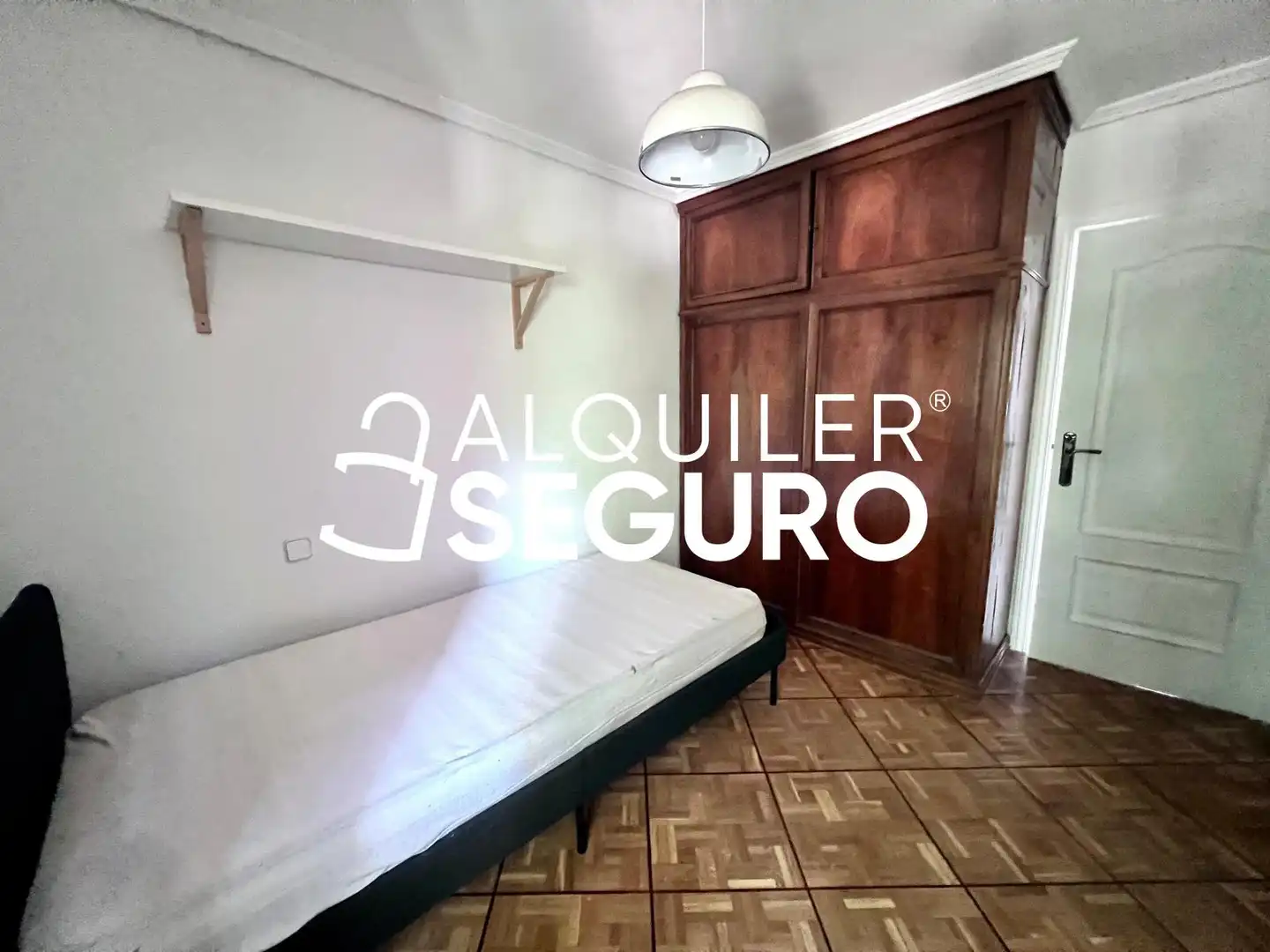 Habitación de Piso de alquiler en Madrid con Aire acondicionado, Calefacción y Amueblado