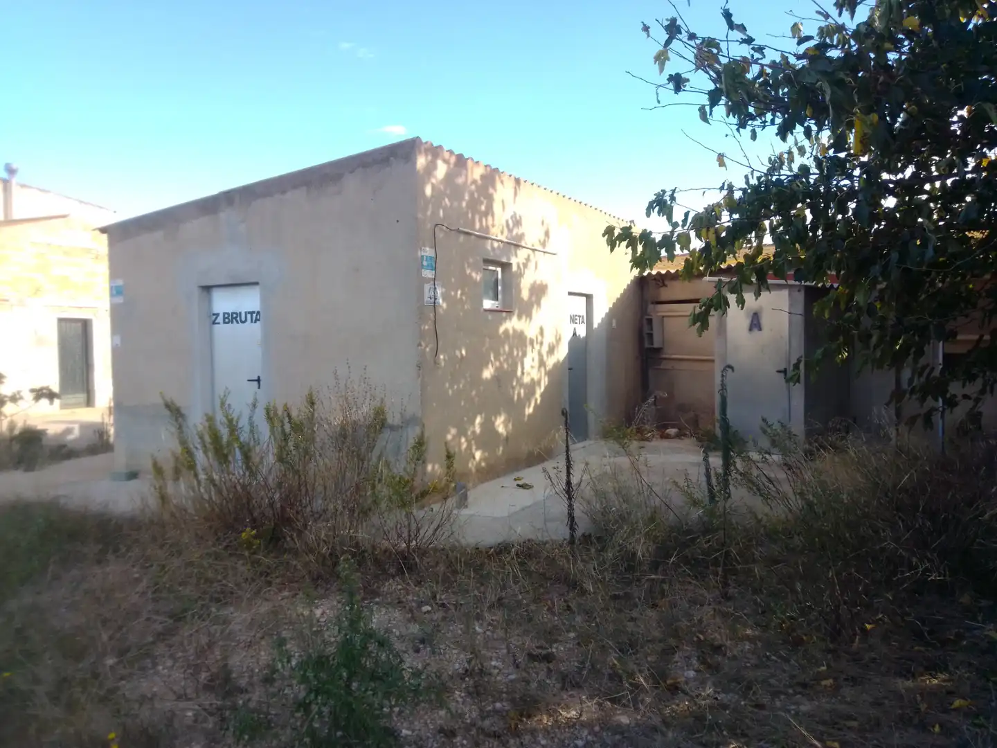 Vista exterior de Nave industrial en venta en Traiguera