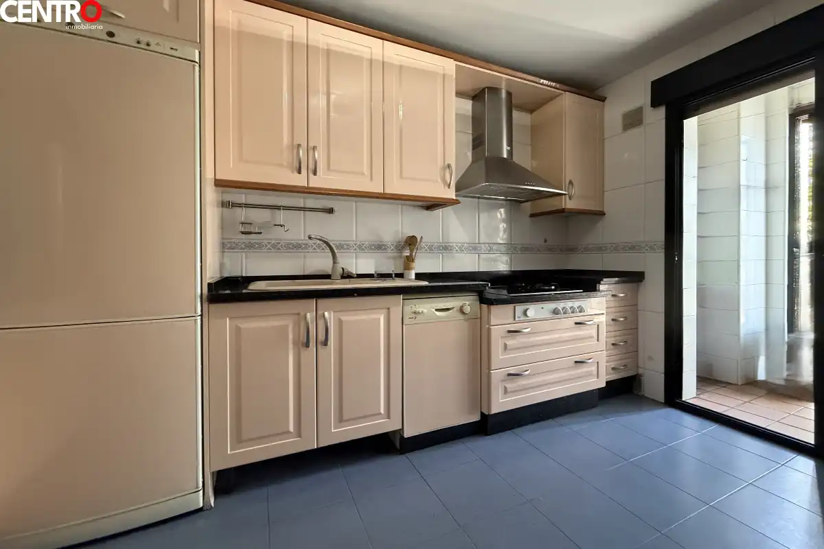 Cocina de Piso en venta en Granada con Aire acondicionado, Calefacción y Jardín privado