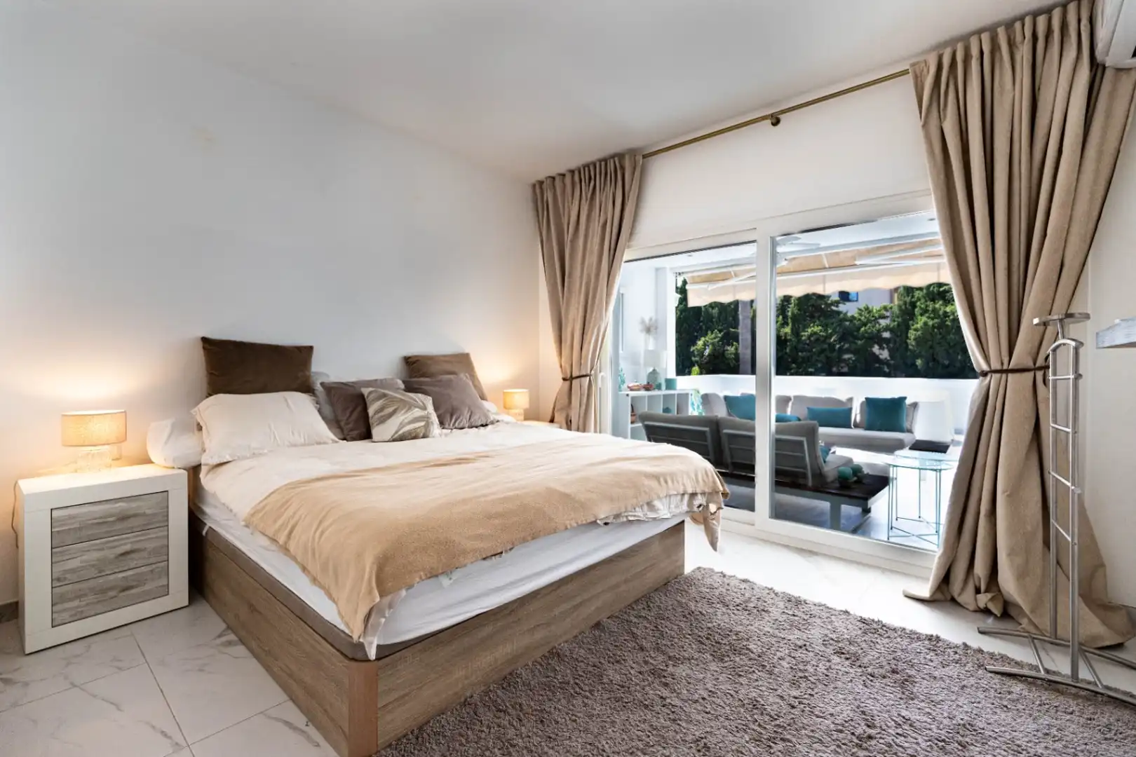 Bedroom of Flat for rent in Marbella  with Air Conditioner, Heating and Terrace