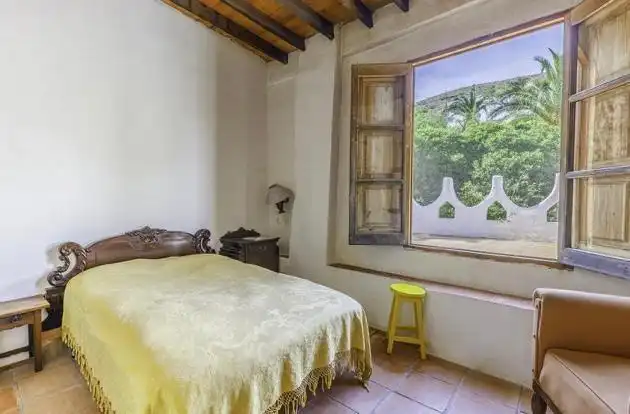 Dormitori de Casa o xalet en venda en Turón amb Jardí privat, Terrassa i Traster