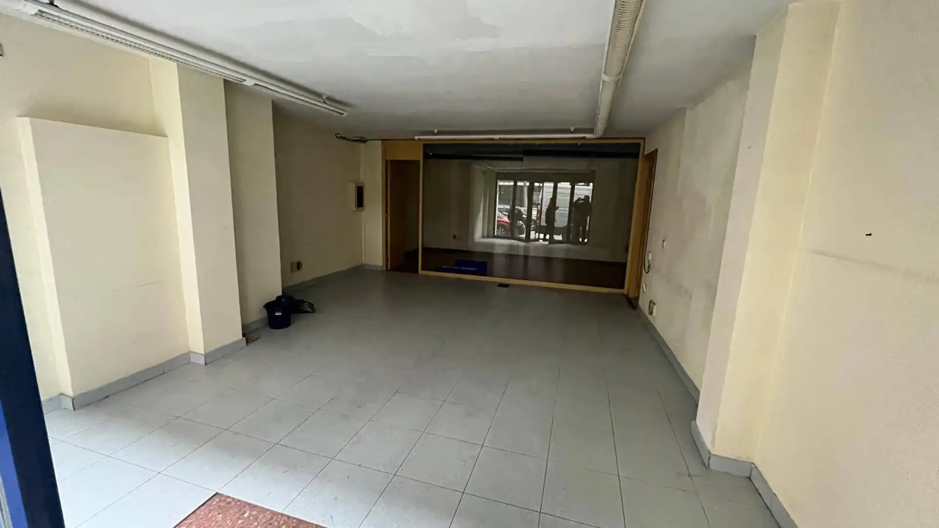 Local en venta en Cornellà de Llobregat