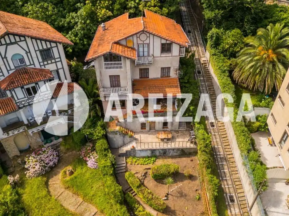 Vista exterior de Casa o xalet en venda en Donostia - San Sebastián  amb Calefacció, Jardí privat i Terrassa