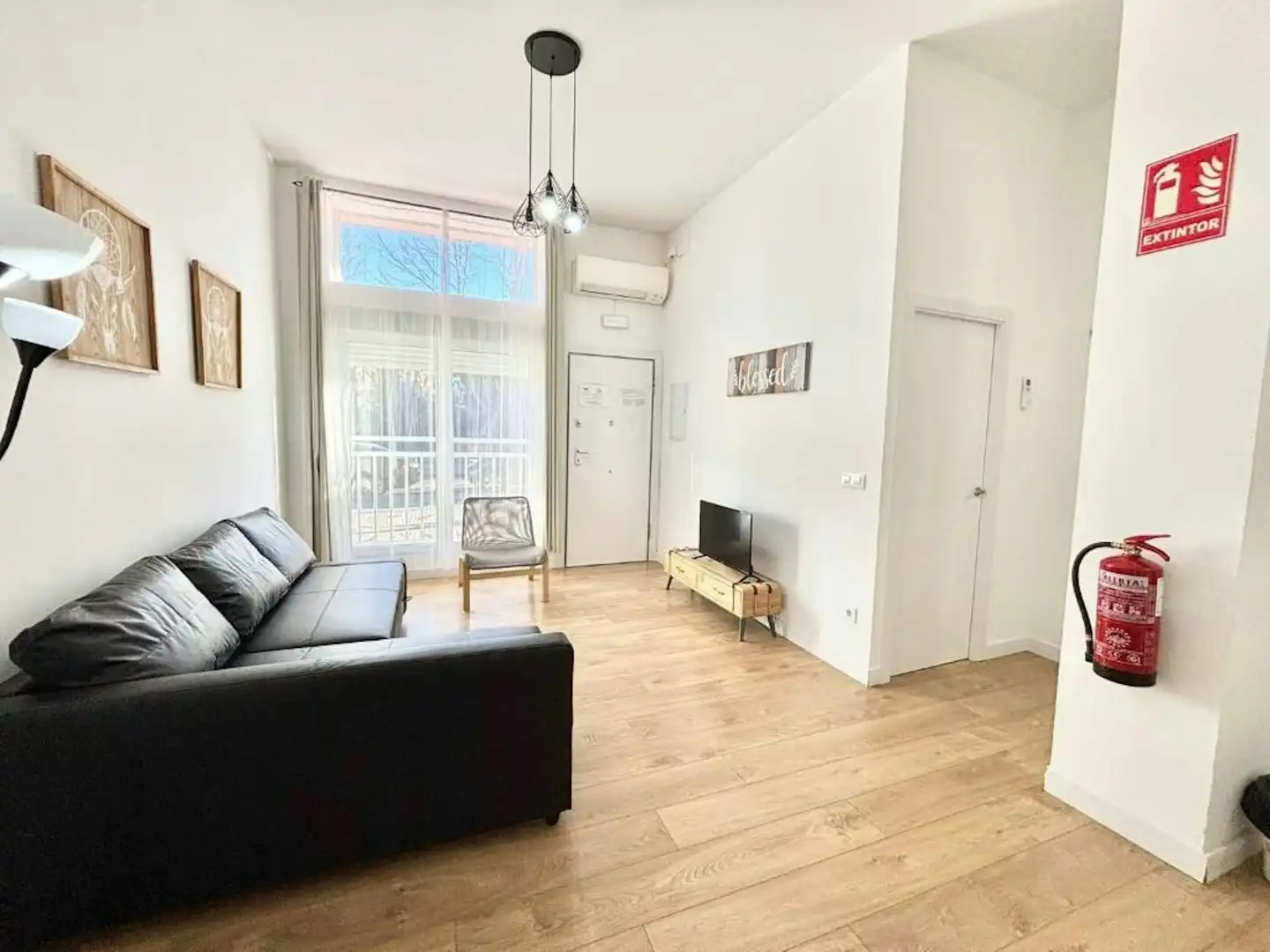 Living room of Flat for rent in Madrid  with Air Conditioner, Heating and Furnished
