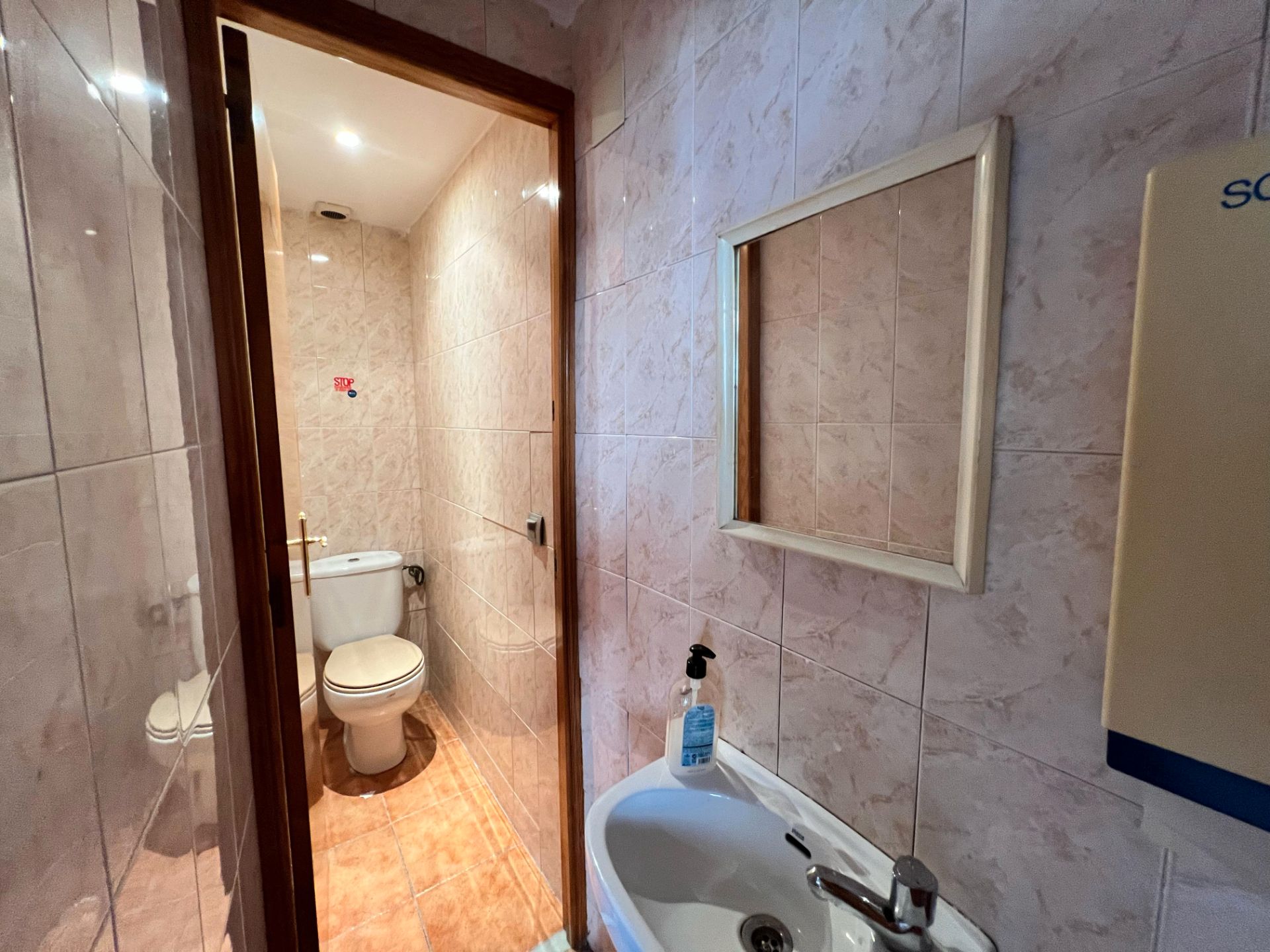 Baño de Local en venta en Sant Boi de Llobregat con Amueblado