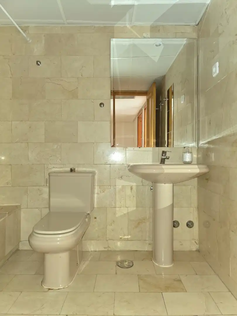 Bathroom of Duplexes for sale in Madrid  with Air Conditioner, Heating and Parquet flooring