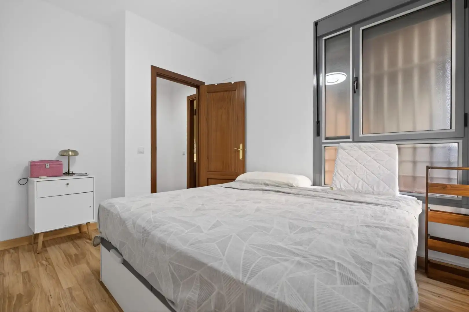 Habitación de Piso en venta en Sevilla con Aire acondicionado, Terraza y Piscina comunitaria