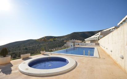Piscina de Casa adosada en venda en Peñíscola / Peníscola amb Aire condicionat, Jardí privat i Moblat