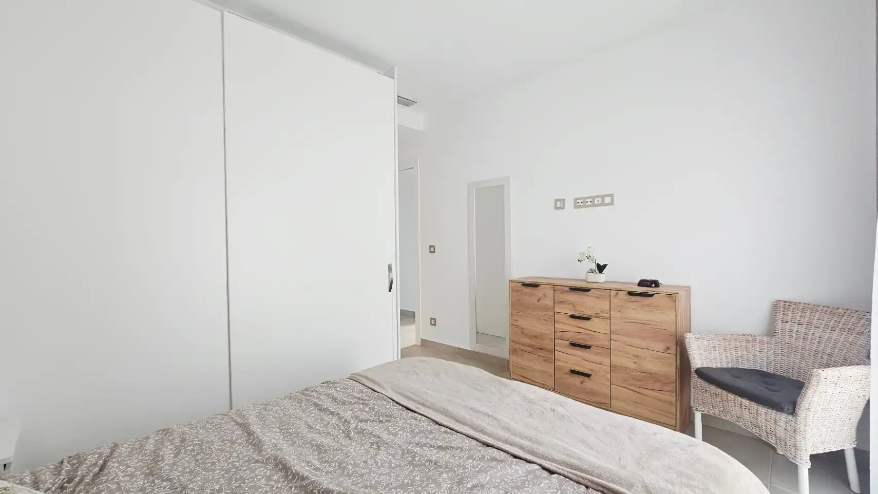 Dormitori de Àtic de lloguer en Finestrat amb Aire condicionat, Calefacció i Terrassa