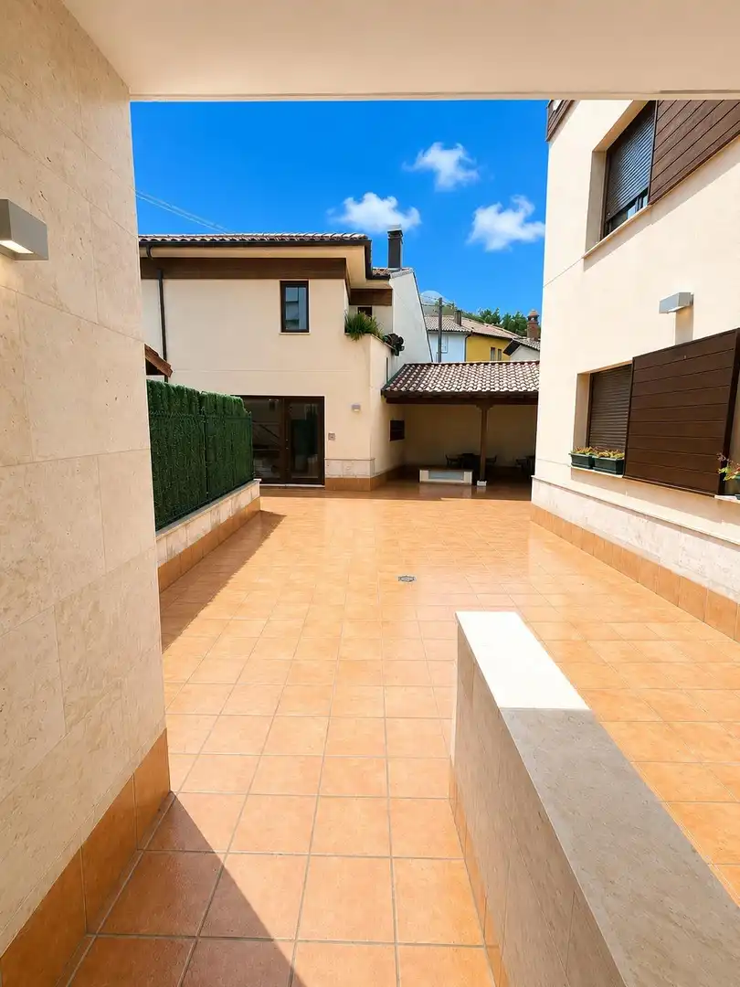 Terrassa de Pis en venda en Llanes amb Calefacció, Jardí privat i Terrassa