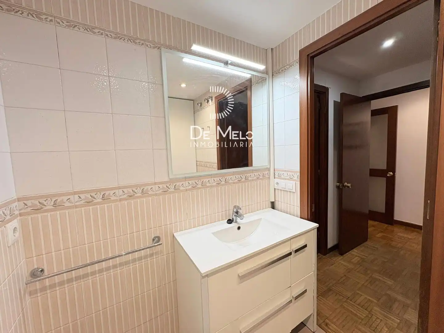 Badezimmer von Wohnung zum Verkauf in Barcelona mit Klimaanlage, Heizung und Parkett