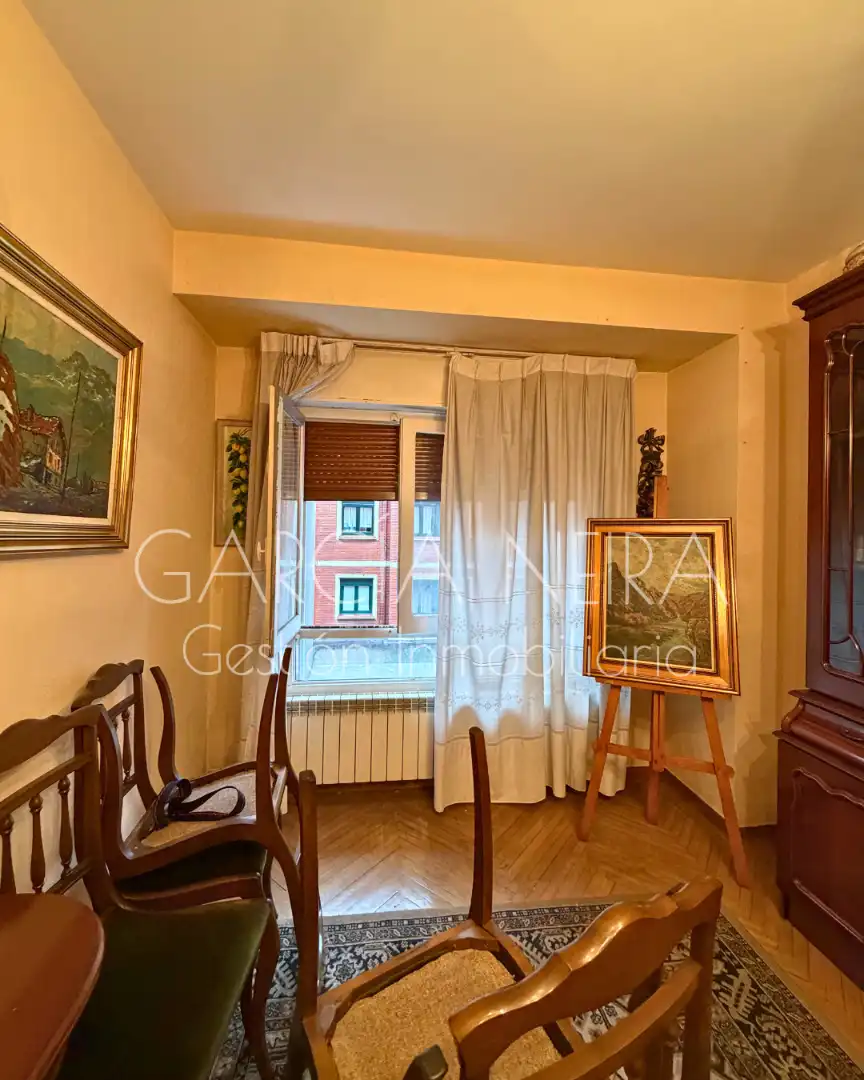 Habitación de Piso en venta en Gijón  con Calefacción, Parquet y Amueblado