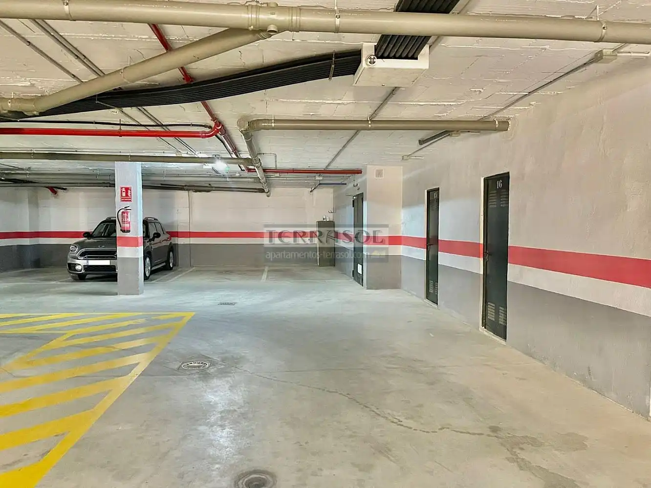 Parking de Ático en venta en Vélez-Málaga con Aire acondicionado, Calefacción y Jardín privado
