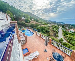 Vista exterior de Finca rústica de lloguer en Frigiliana amb Aire condicionat, Terrassa i Piscina