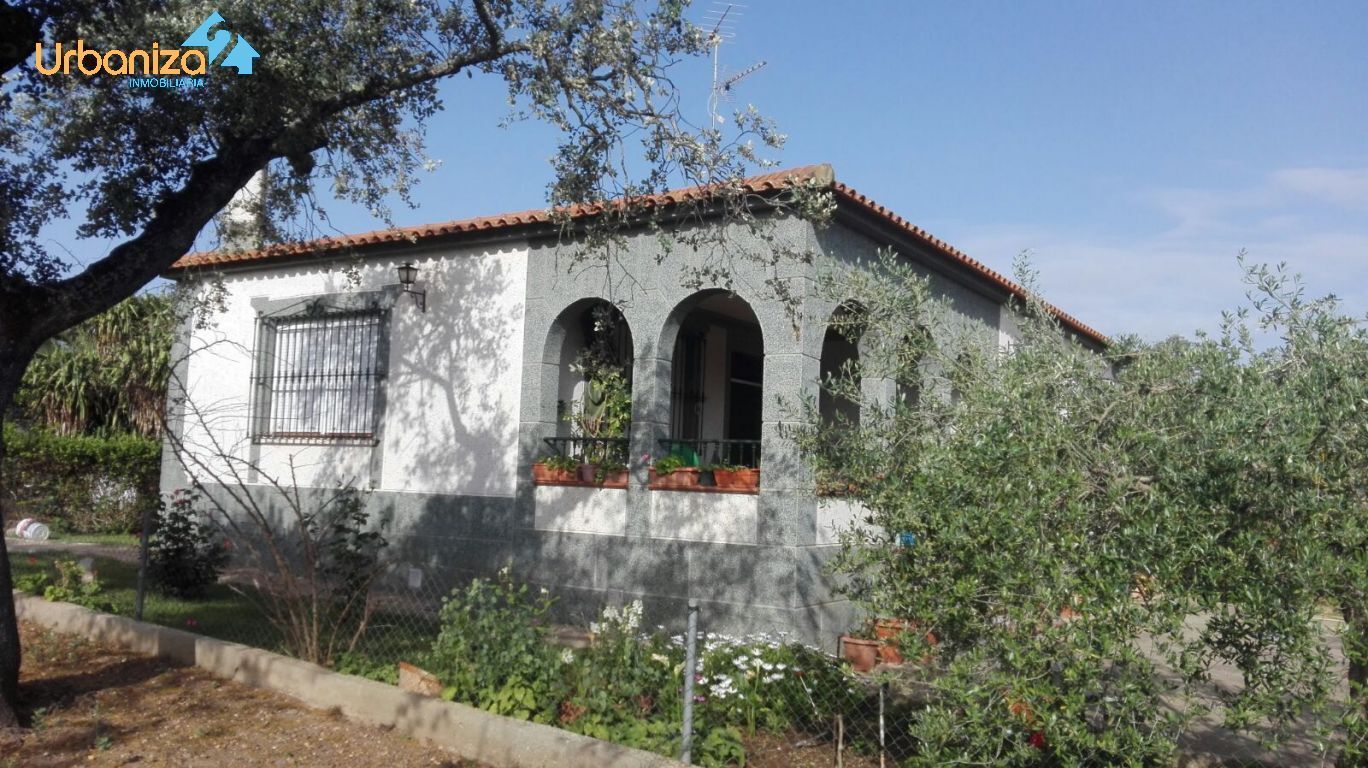 Vista exterior de Casa o xalet en venda en Badajoz Capital amb Aire condicionat, Calefacció i Terrassa