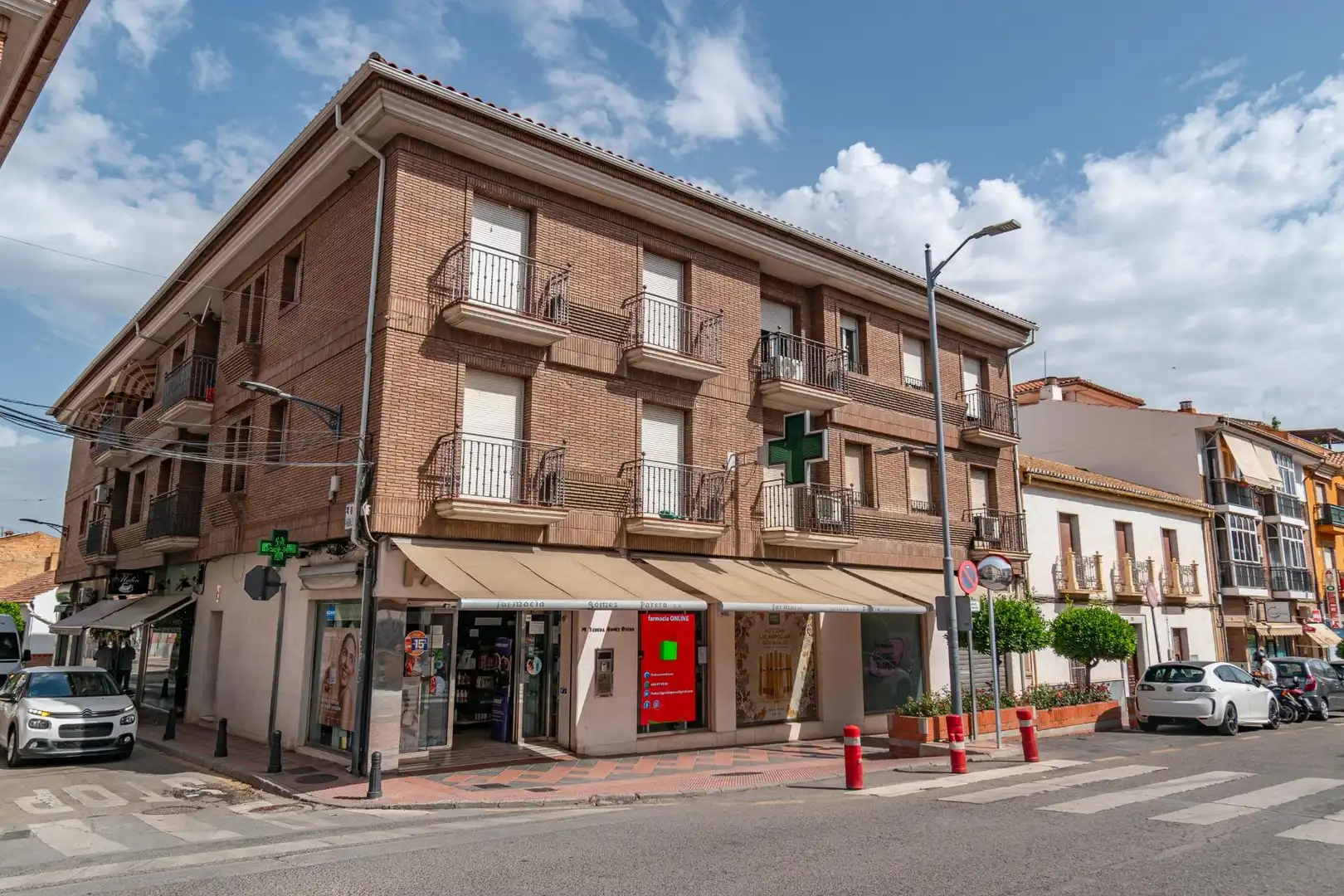 Außenansicht von Wohnung zum Verkauf in Armilla mit Klimaanlage, Heizung und Terrasse