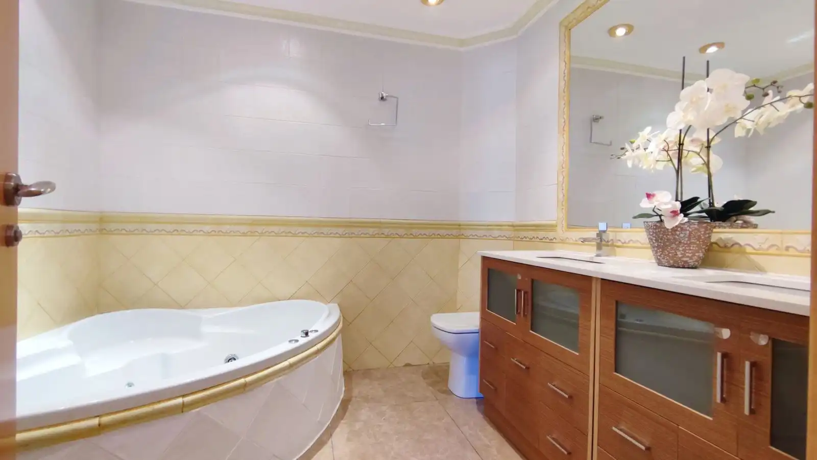 Baño de Ático en venta en Ibi con Aire acondicionado, Calefacción y Parquet