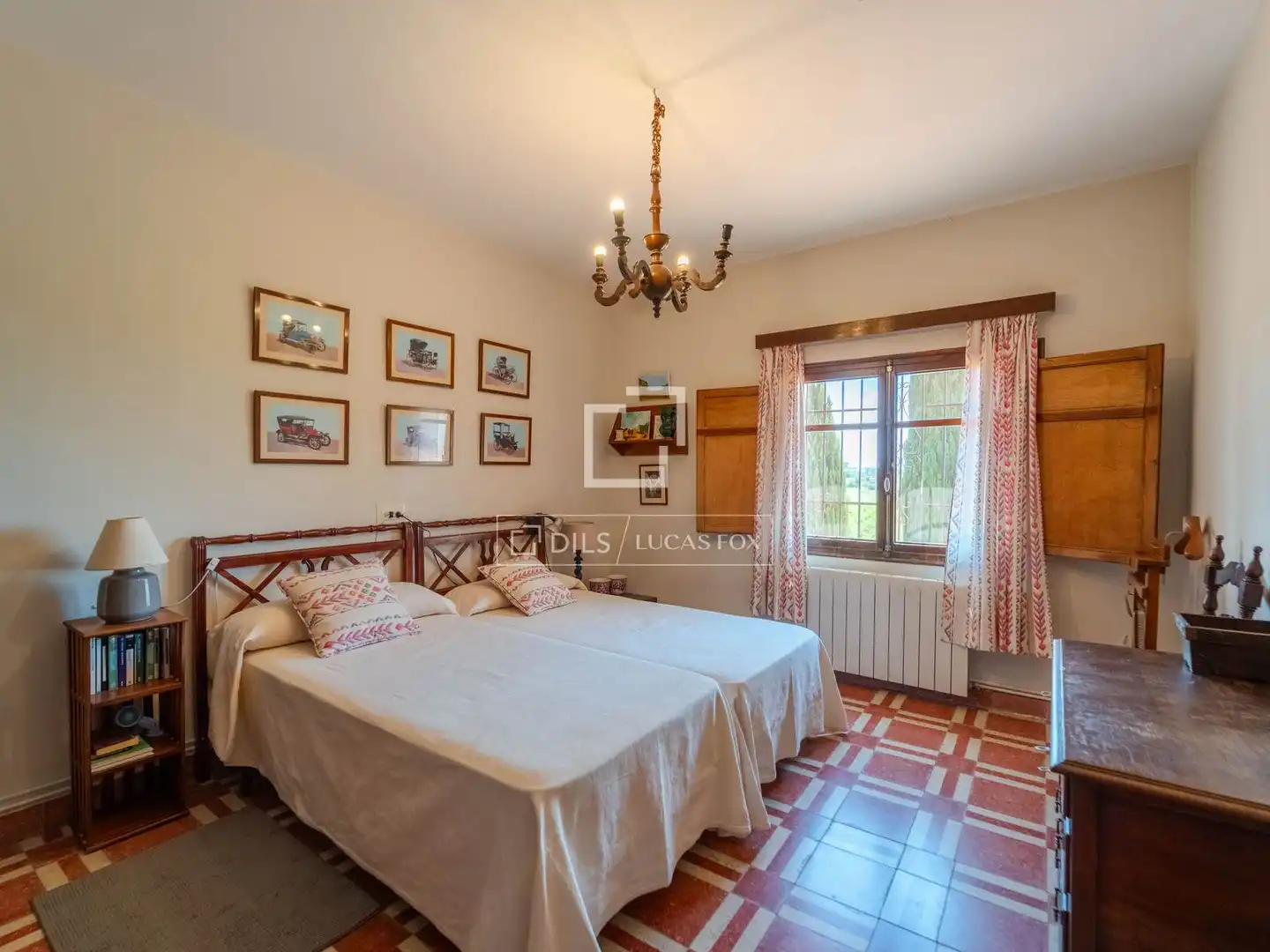 Dormitori de Finca rústica en venda en Requena amb Calefacció, Jardí privat i Terrassa