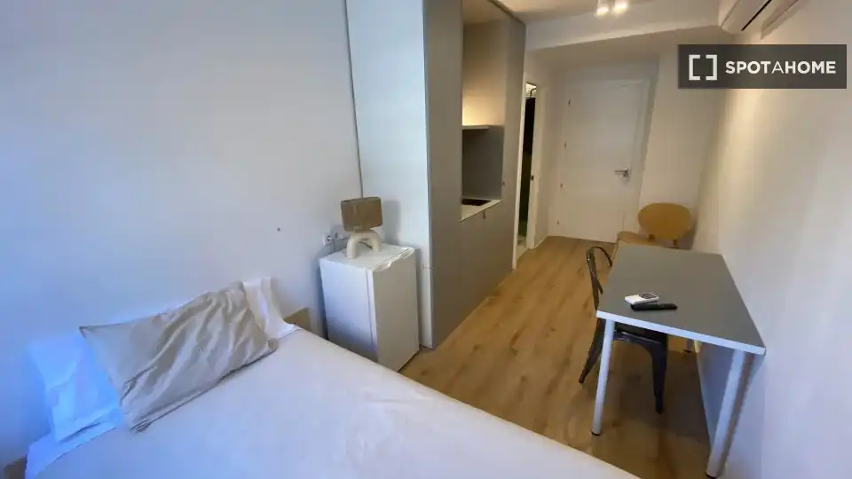 Bedroom of Flat for rent in Madrid  with Air Conditioner, Heating and Furnished