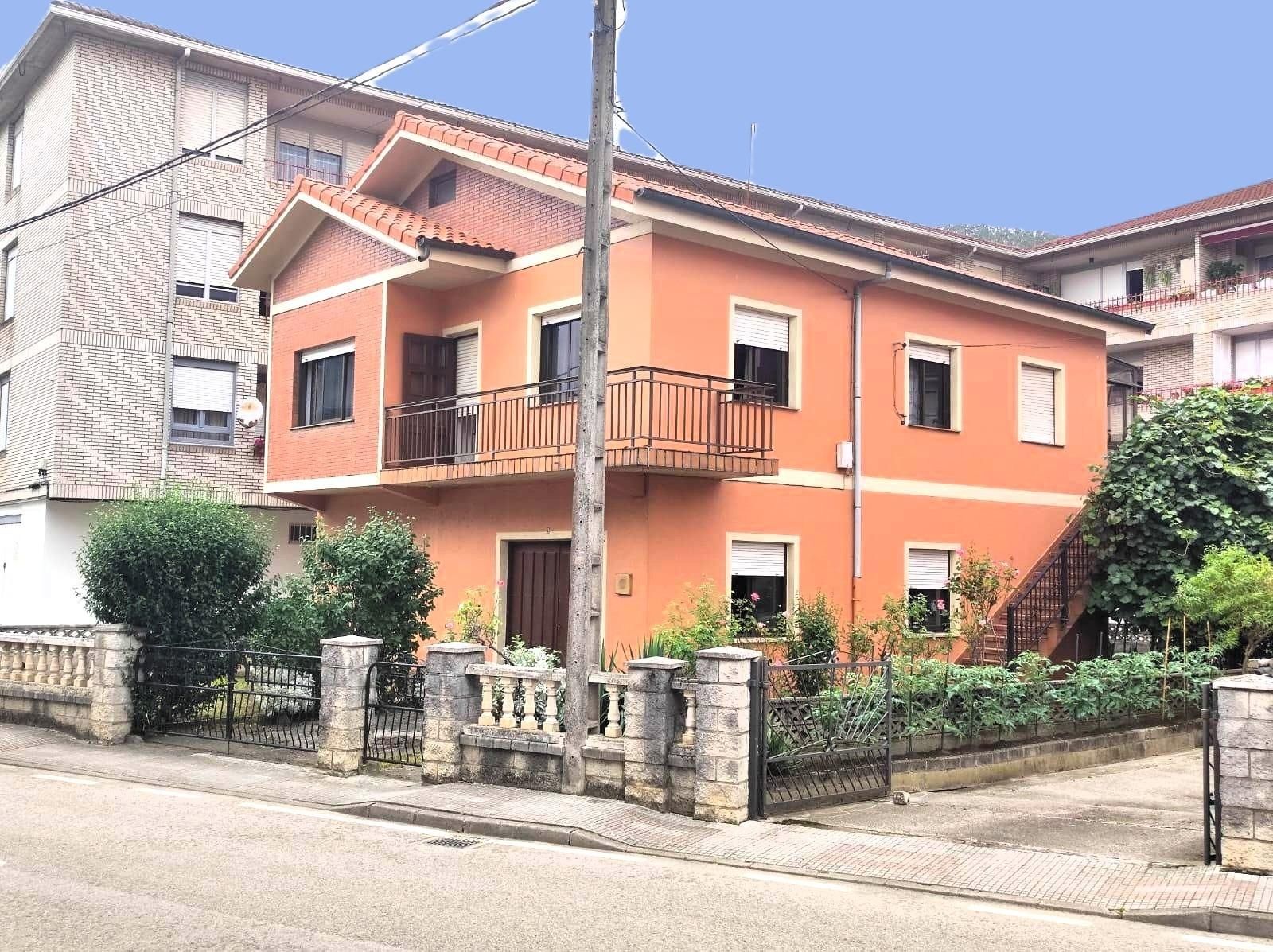 Exterior view of House or chalet for sale in Santa María de Cayón  with Private garden, Terrace and Storage room