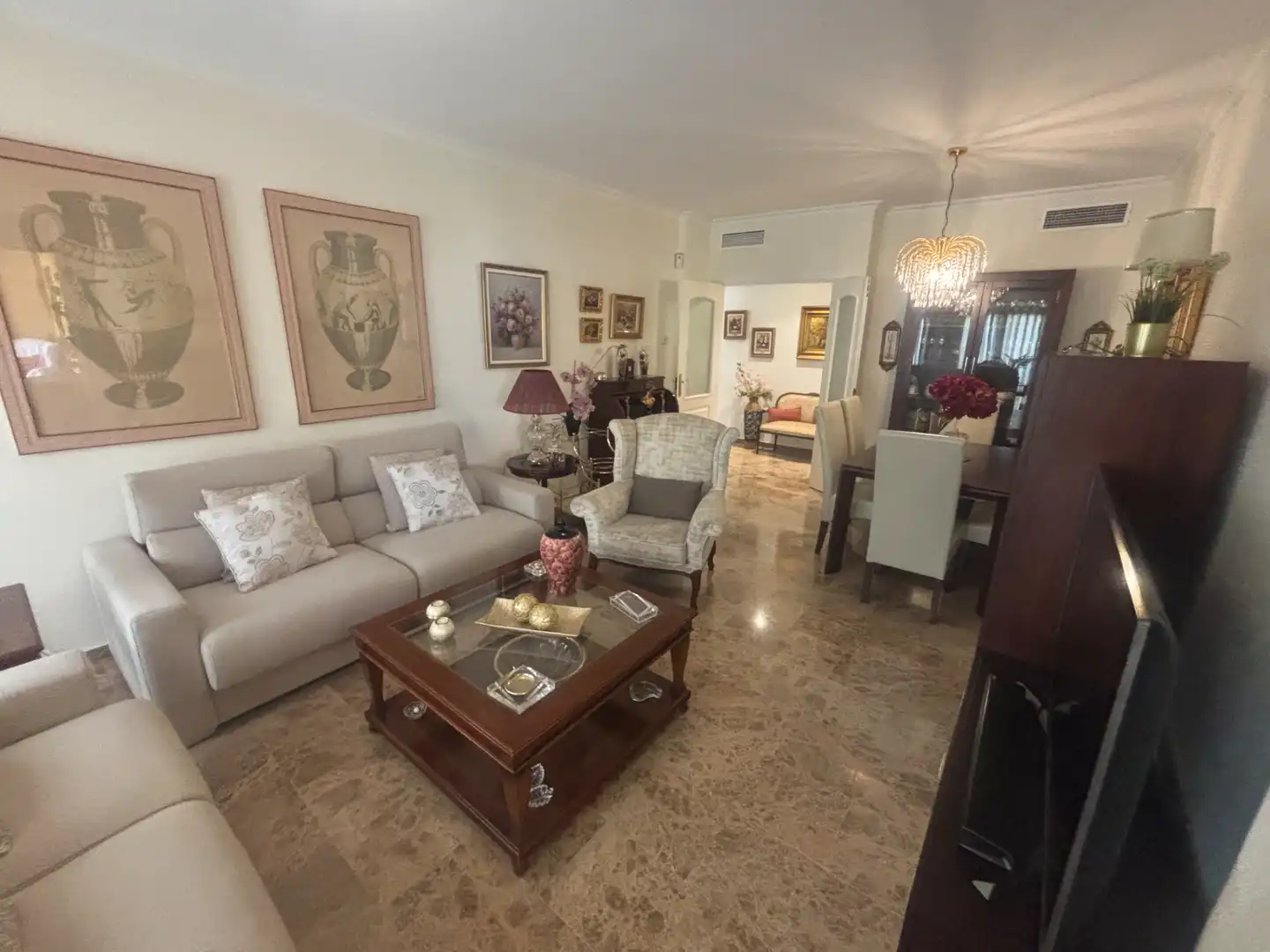 Sala de estar de Piso en venta en Marbella con Aire acondicionado, Terraza y Amueblado