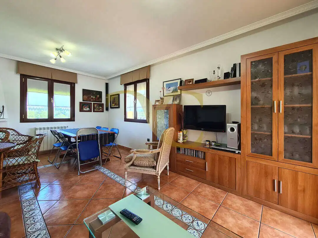 Sala d'estar de Casa o xalet en venda en Ribadesella amb Calefacció, Jardí privat i Terrassa