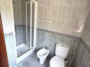 Badezimmer von Haus oder Chalet zur Miete in Colunga mit Möbliert und Waschmaschine