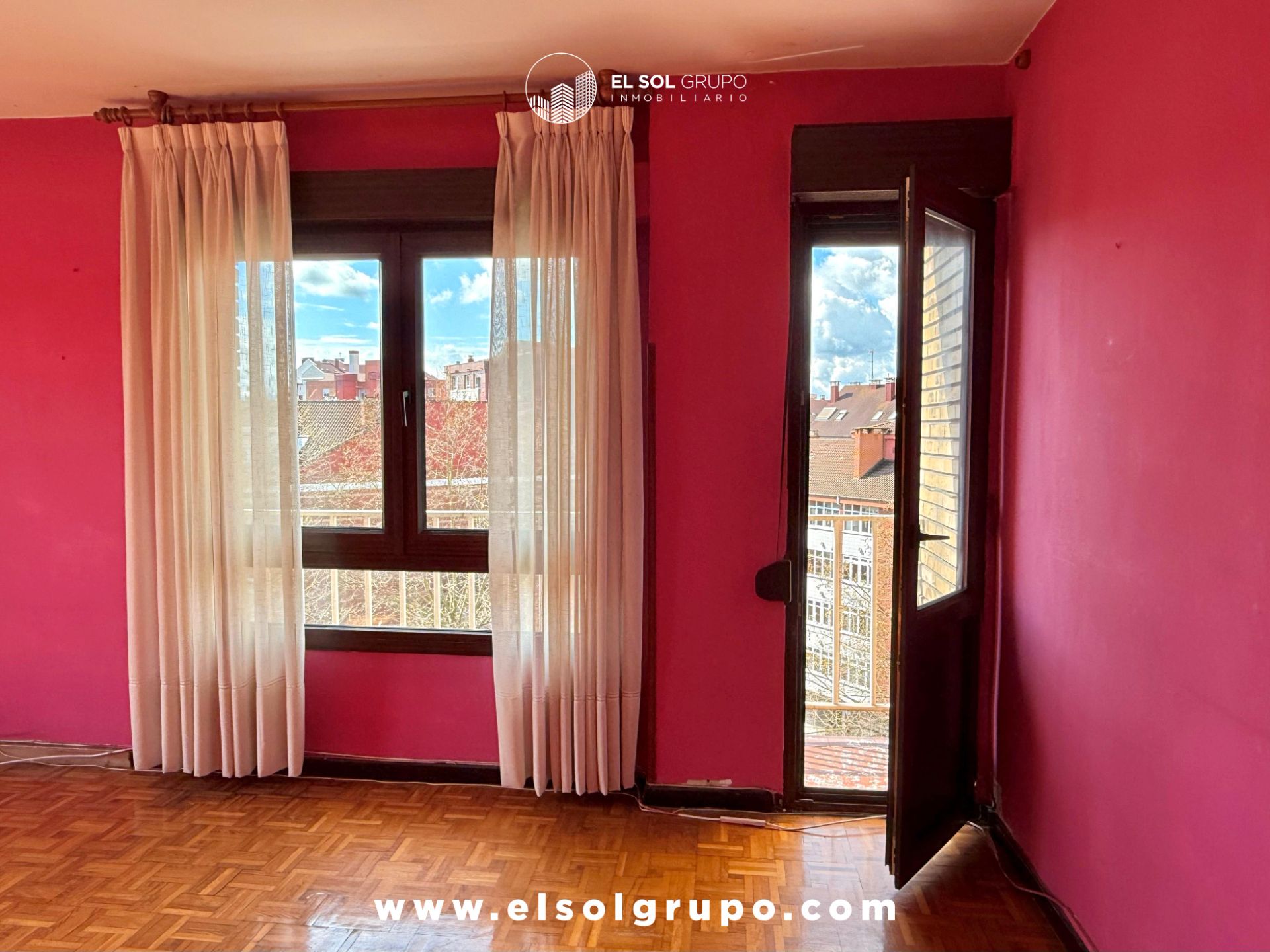 Habitación de Piso en venta en Gijón  con Amueblado y Balcón