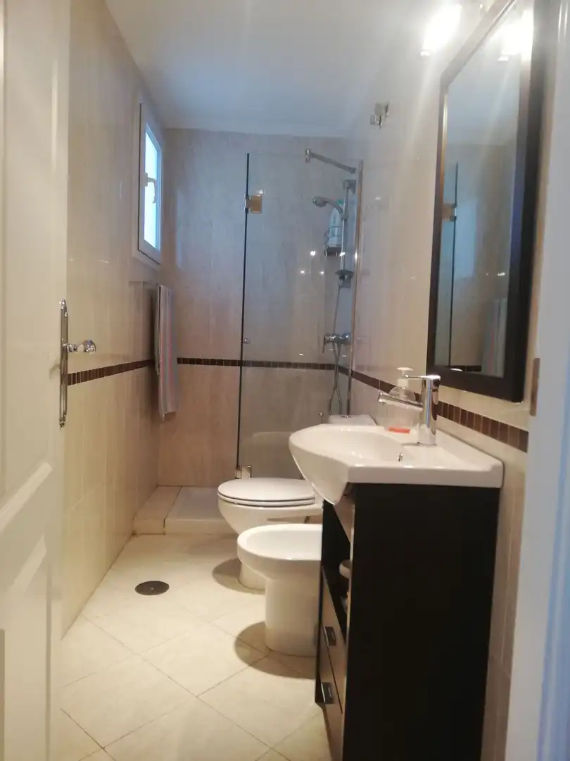 Badezimmer von Dachboden zur Miete in Huelva mit Klimaanlage, Terrasse und Möbliert