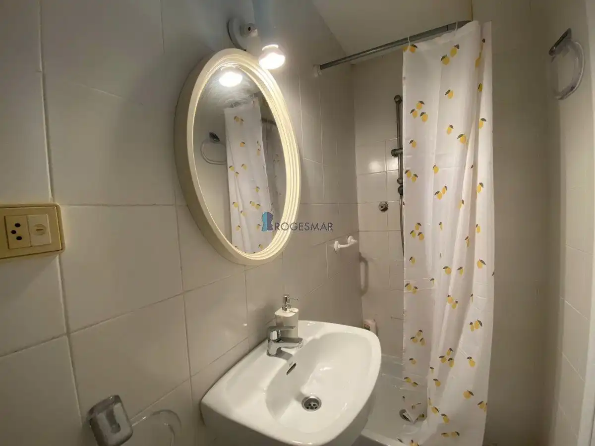 Baño de Apartamento de alquiler en Benicasim / Benicàssim con Amueblado y Piscina comunitaria