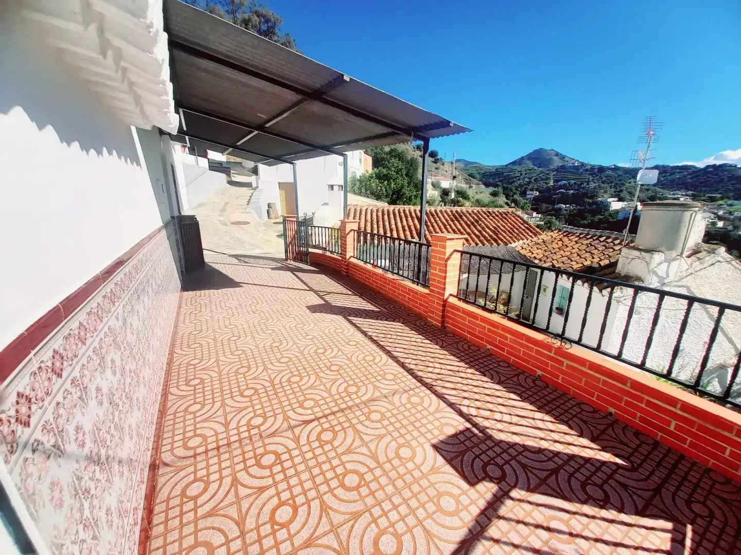 Vista exterior de Casa o chalet en venta en Canillas de Aceituno con Terraza, Trastero y Balcón