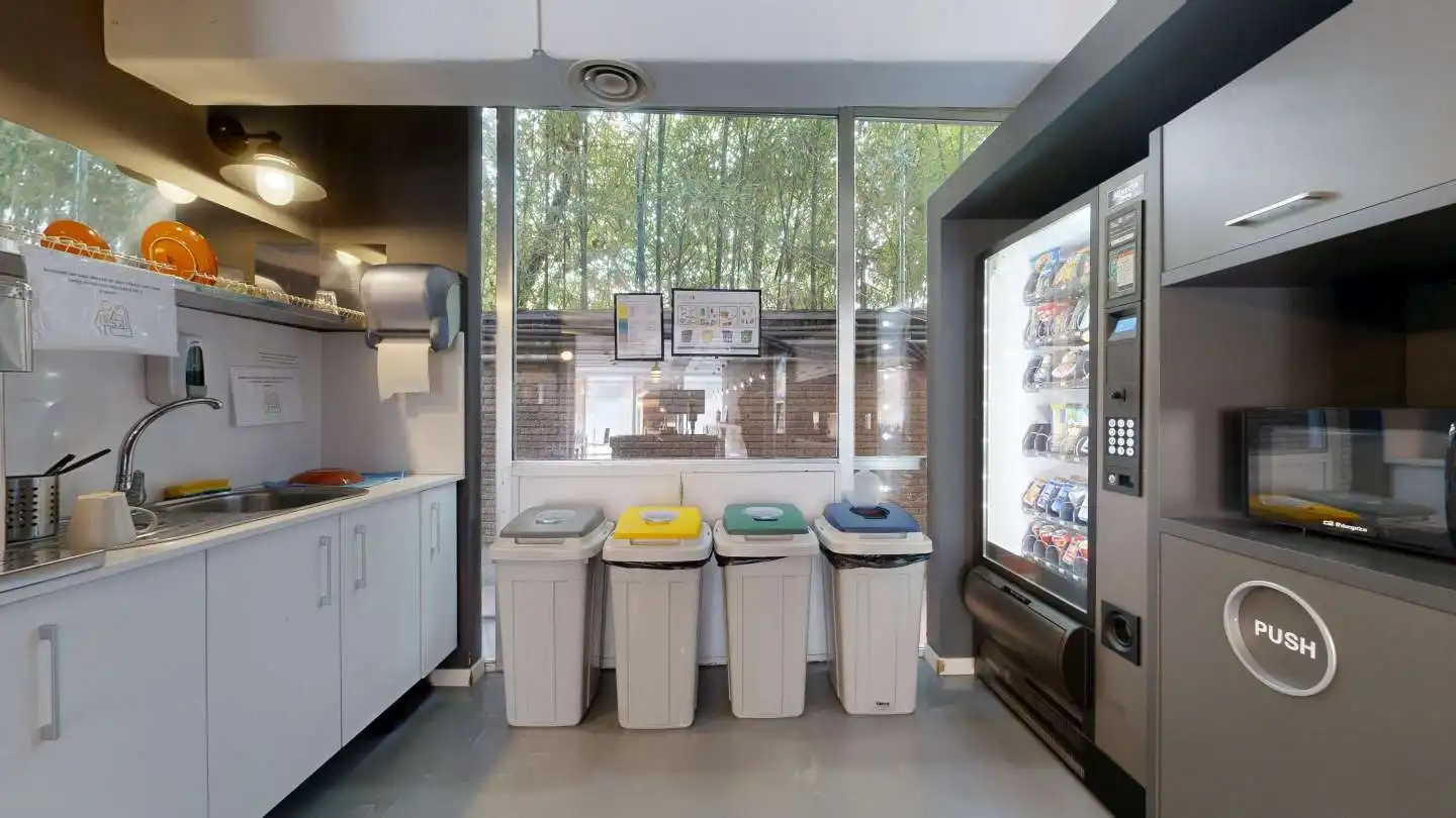 Kitchen of Office for sale in Madrid  with Air Conditioner, Heating and Storage room