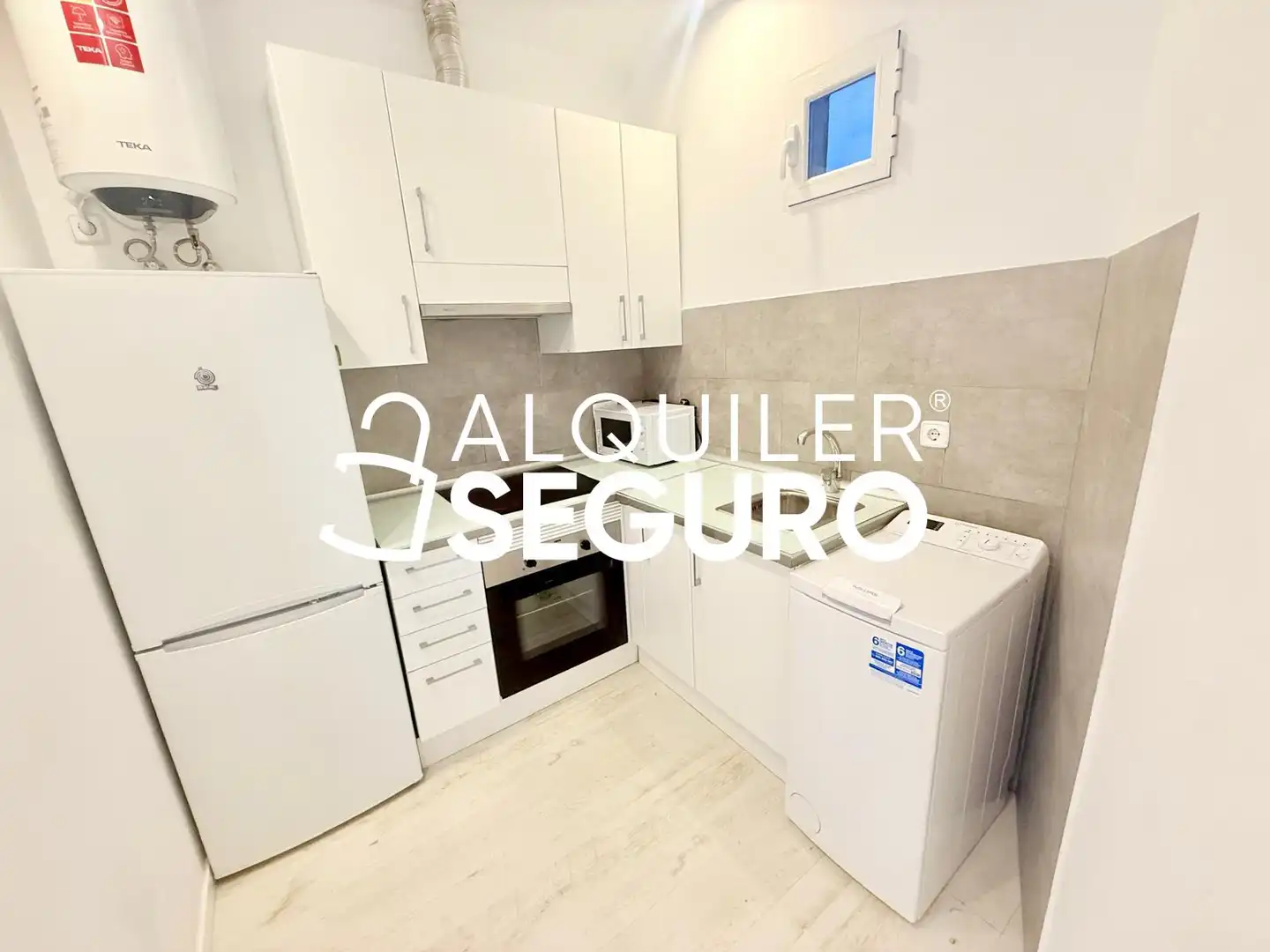 Kitchen of Flat for rent in Madrid  with Air Conditioner and Heating
