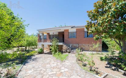 Vista exterior de Casa o xalet en venda en Pelayos de la Presa amb Calefacció, Jardí privat i Terrassa